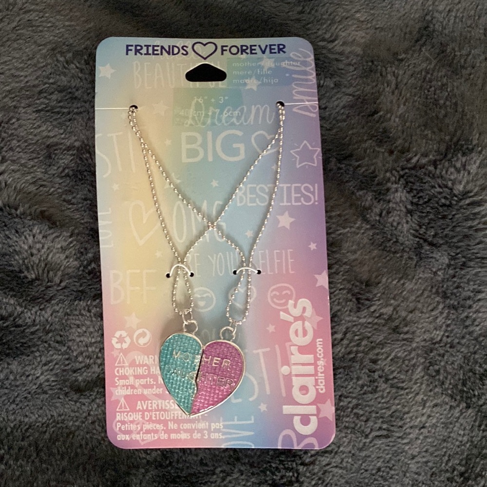 Claire's mother/daughter necklace $16.50 CAD retail NWT